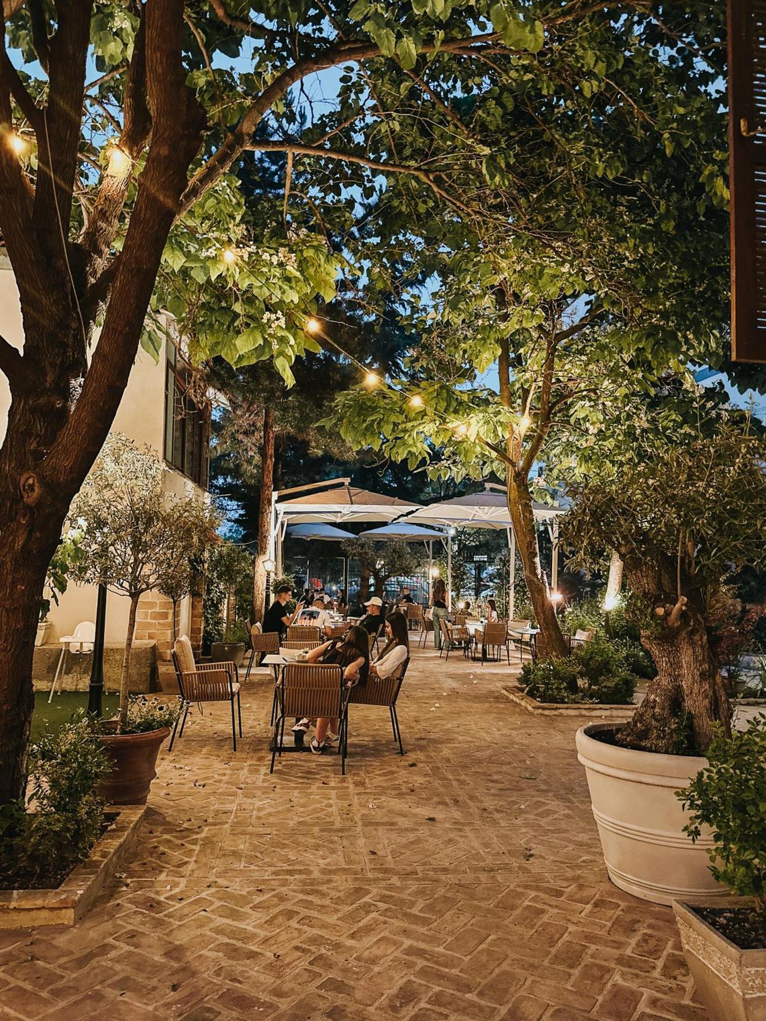 Seven Cafe & Hotel 波格拉德茨 外观 照片