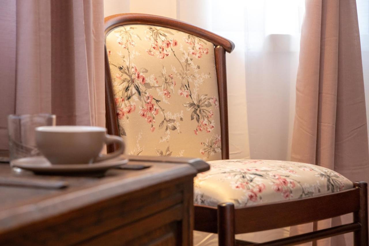 Seven Cafe & Hotel 波格拉德茨 外观 照片